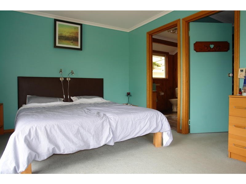 17 Wandoo Ct, Karana Downs QLD 4306